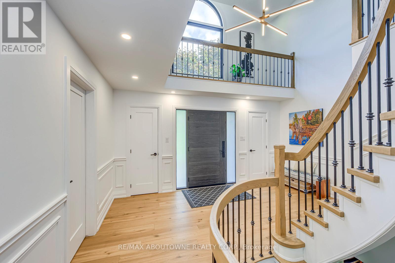 54 Deerview Avenue, Hamilton, Ontario  L9G 4R8 - Photo 4 - X12454076
