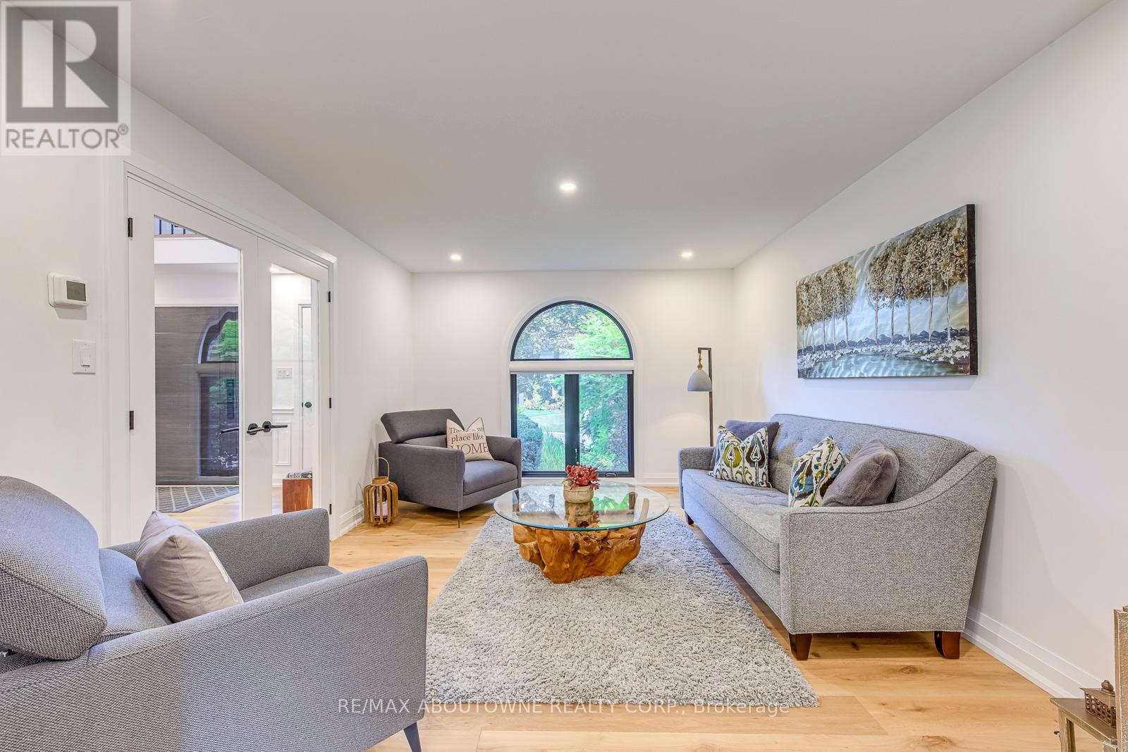 54 Deerview Avenue, Hamilton, Ontario  L9G 4R8 - Photo 8 - X12454076