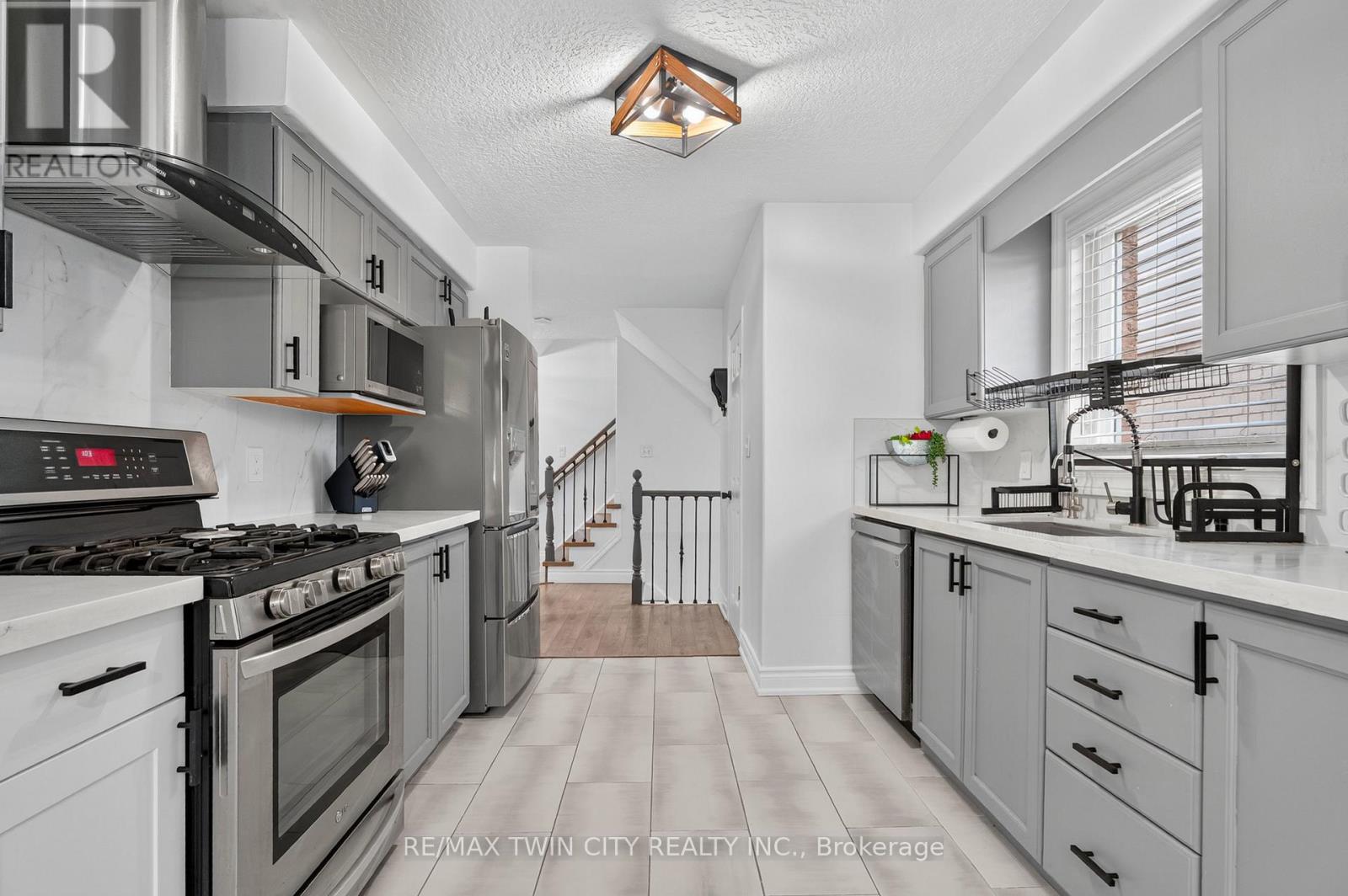 19 Marl Meadow Drive, Kitchener, Ontario  N2R 1L1 - Photo 10 - X12454081