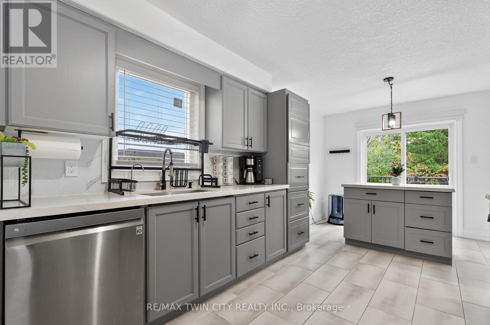 19 Marl Meadow Drive, Kitchener, Ontario  N2R 1L1 - Photo 11 - X12454081
