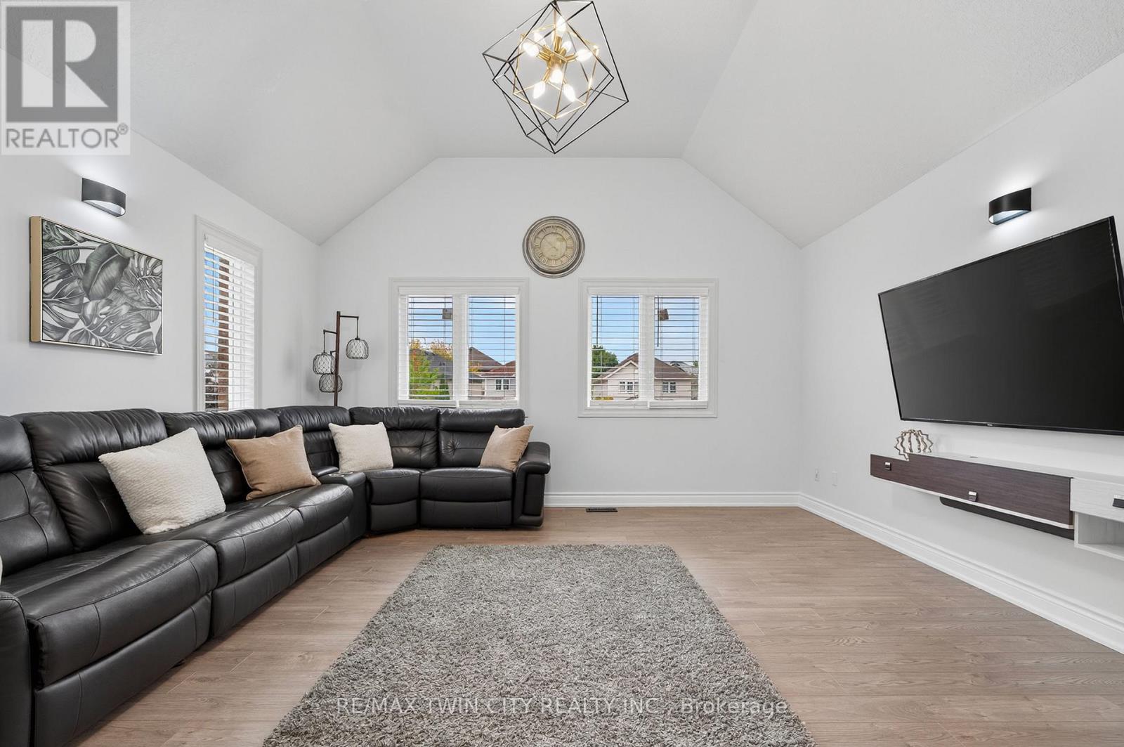 19 Marl Meadow Drive, Kitchener, Ontario  N2R 1L1 - Photo 18 - X12454081