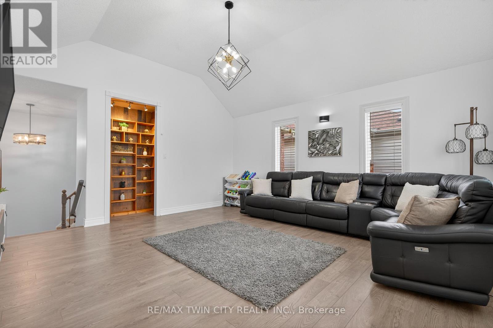 19 Marl Meadow Drive, Kitchener, Ontario  N2R 1L1 - Photo 19 - X12454081