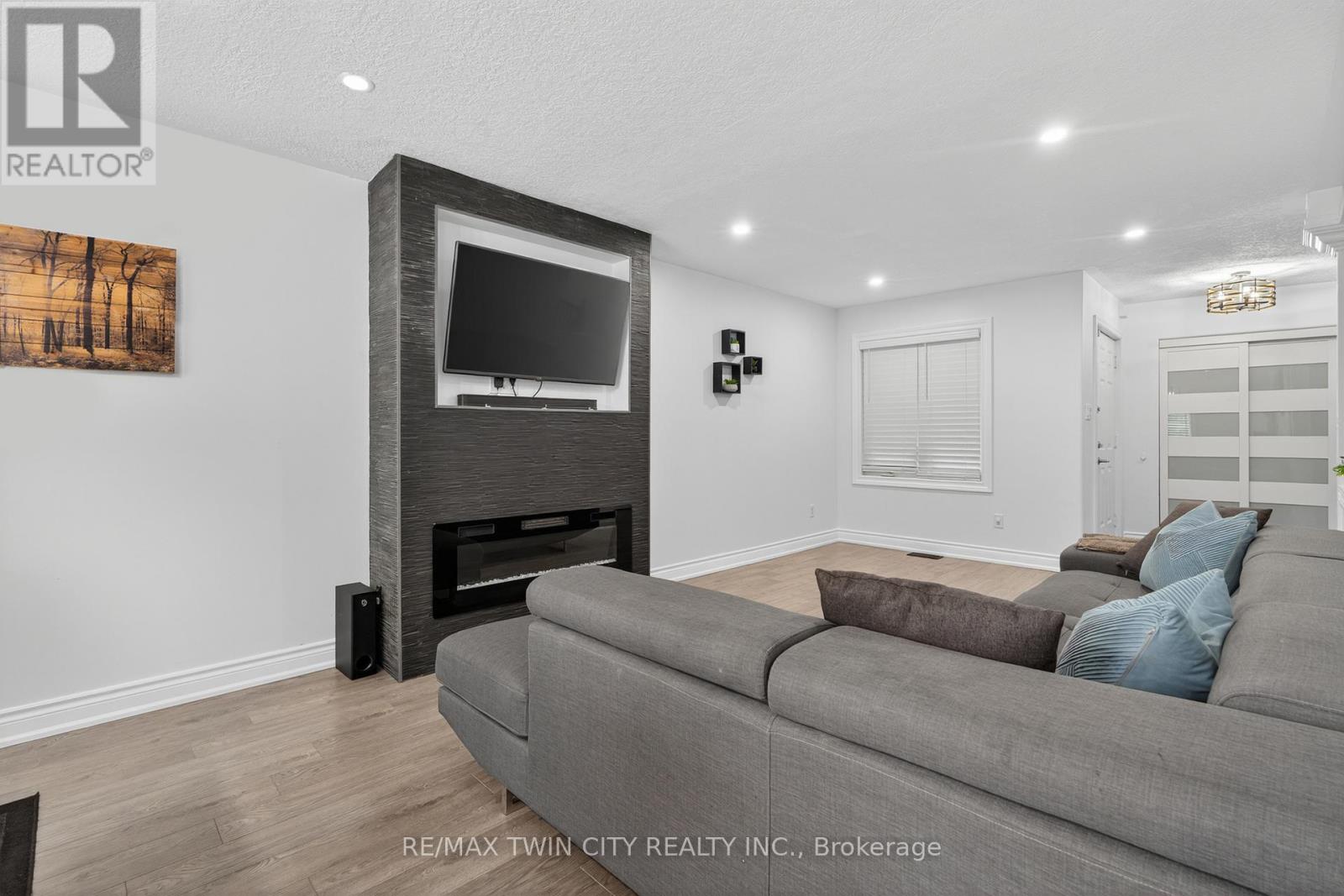 19 Marl Meadow Drive, Kitchener, Ontario  N2R 1L1 - Photo 7 - X12454081
