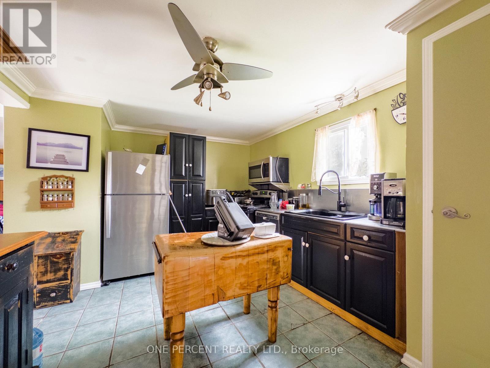 19656 Loyalist Parkway, Prince Edward County, Ontario  K0K 1T0 - Photo 7 - X12454098