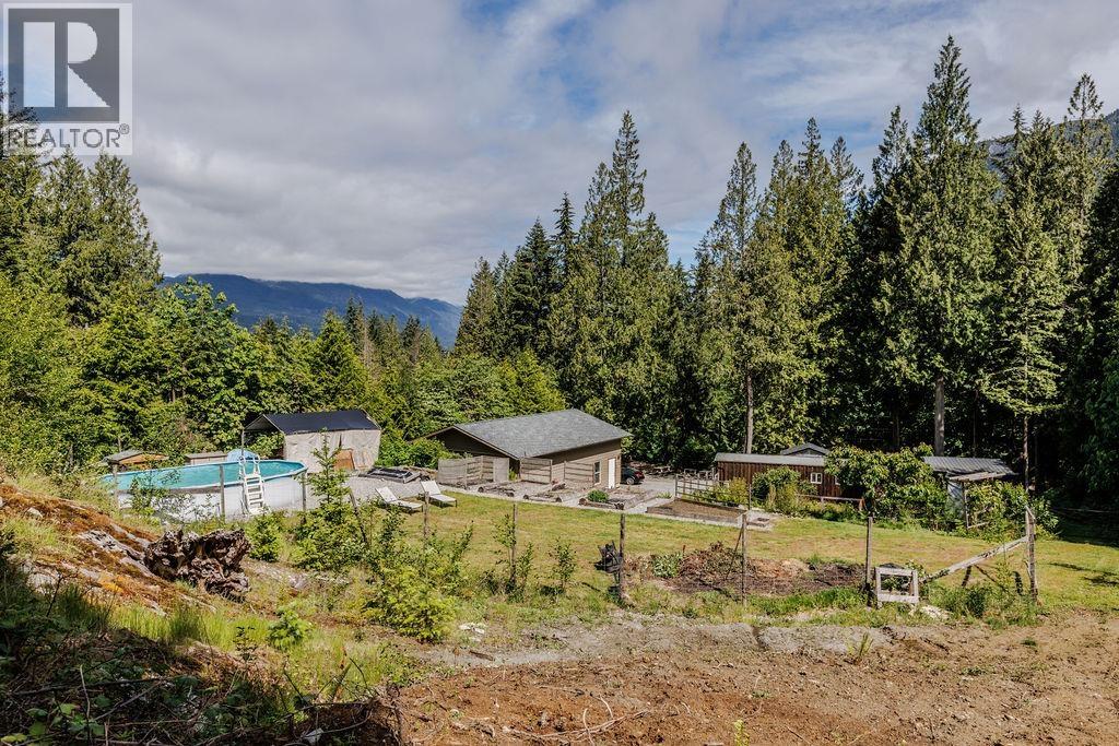 5751 Tillicum Bay Road, Sechelt, British Columbia  V7Z 0C7 - Photo 2 - R3057051