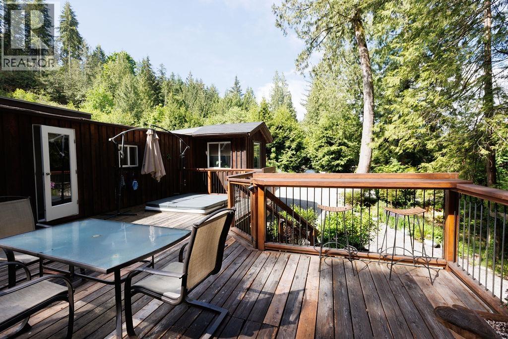 5751 Tillicum Bay Road, Sechelt, British Columbia  V7Z 0C7 - Photo 24 - R3057051