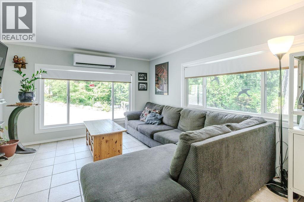 5751 Tillicum Bay Road, Sechelt, British Columbia  V7Z 0C7 - Photo 5 - R3057051