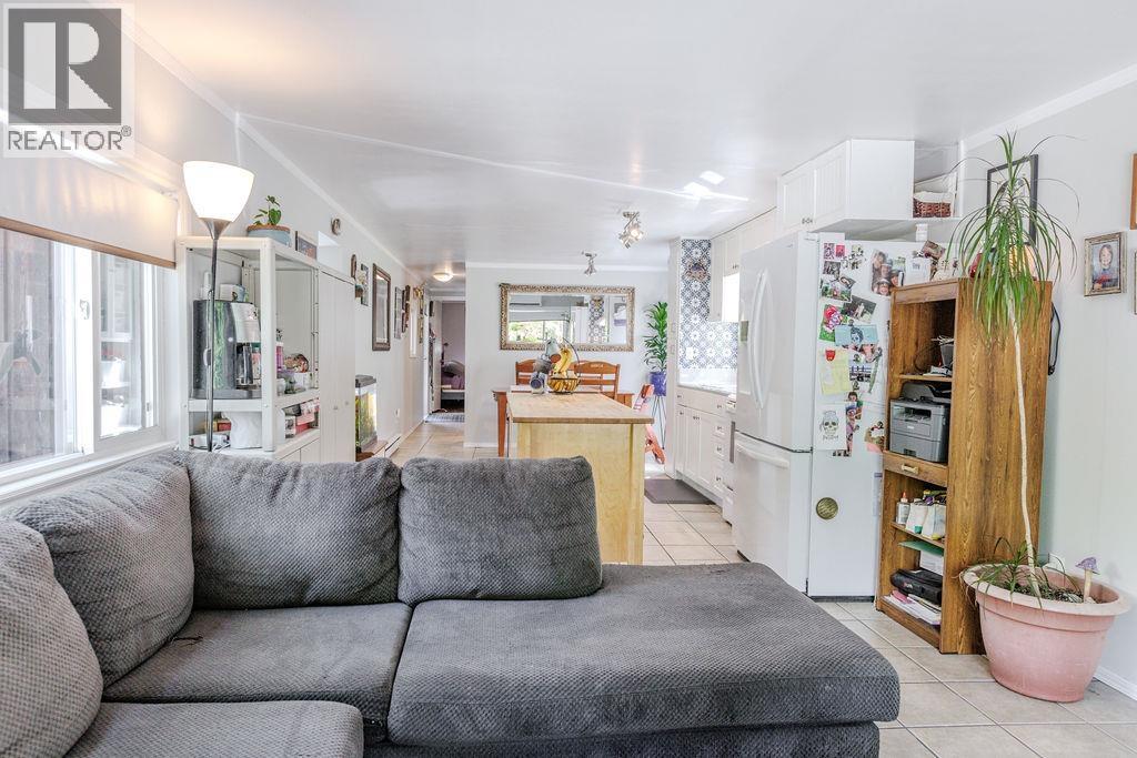 5751 Tillicum Bay Road, Sechelt, British Columbia  V7Z 0C7 - Photo 6 - R3057051