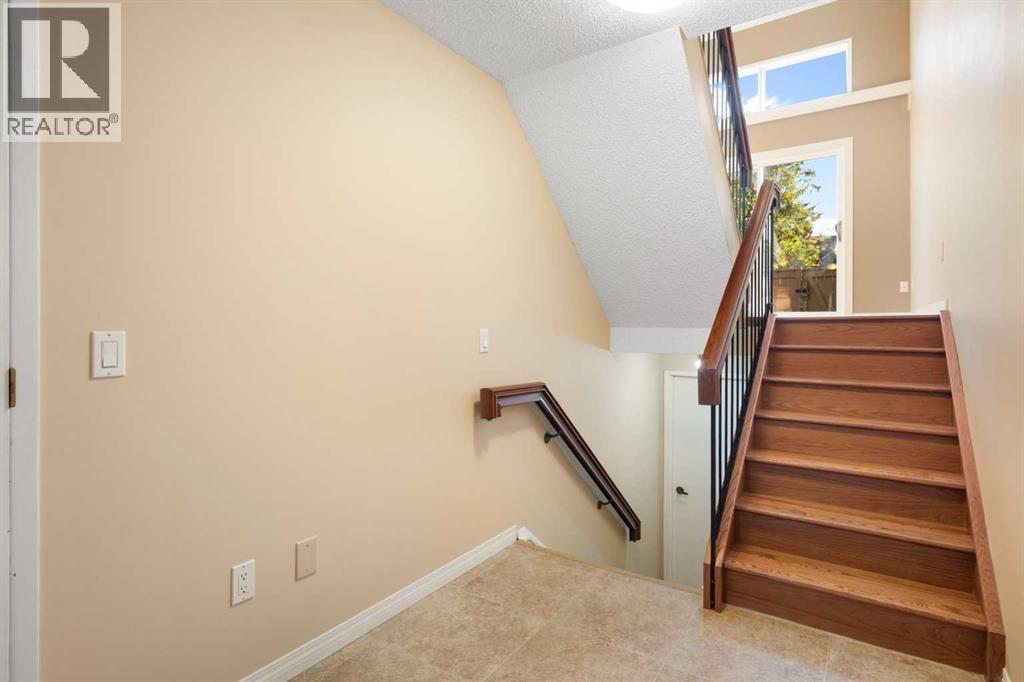 88 Glamis Gardens Sw, Calgary, Alberta  T2E 6S4 - Photo 3 - A2260694