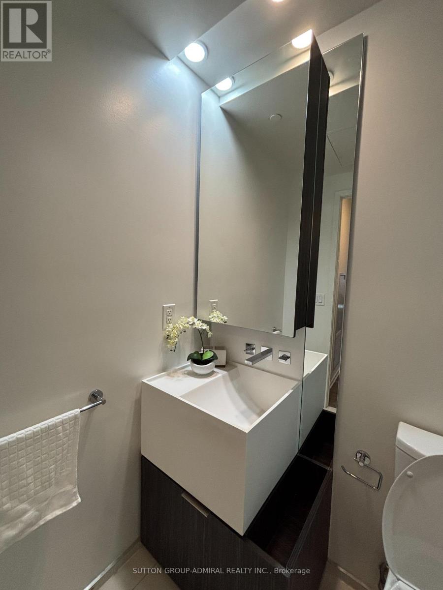 1012 - 1 Bloor Street E, Toronto, Ontario  M4W 1A3 - Photo 17 - C12454078
