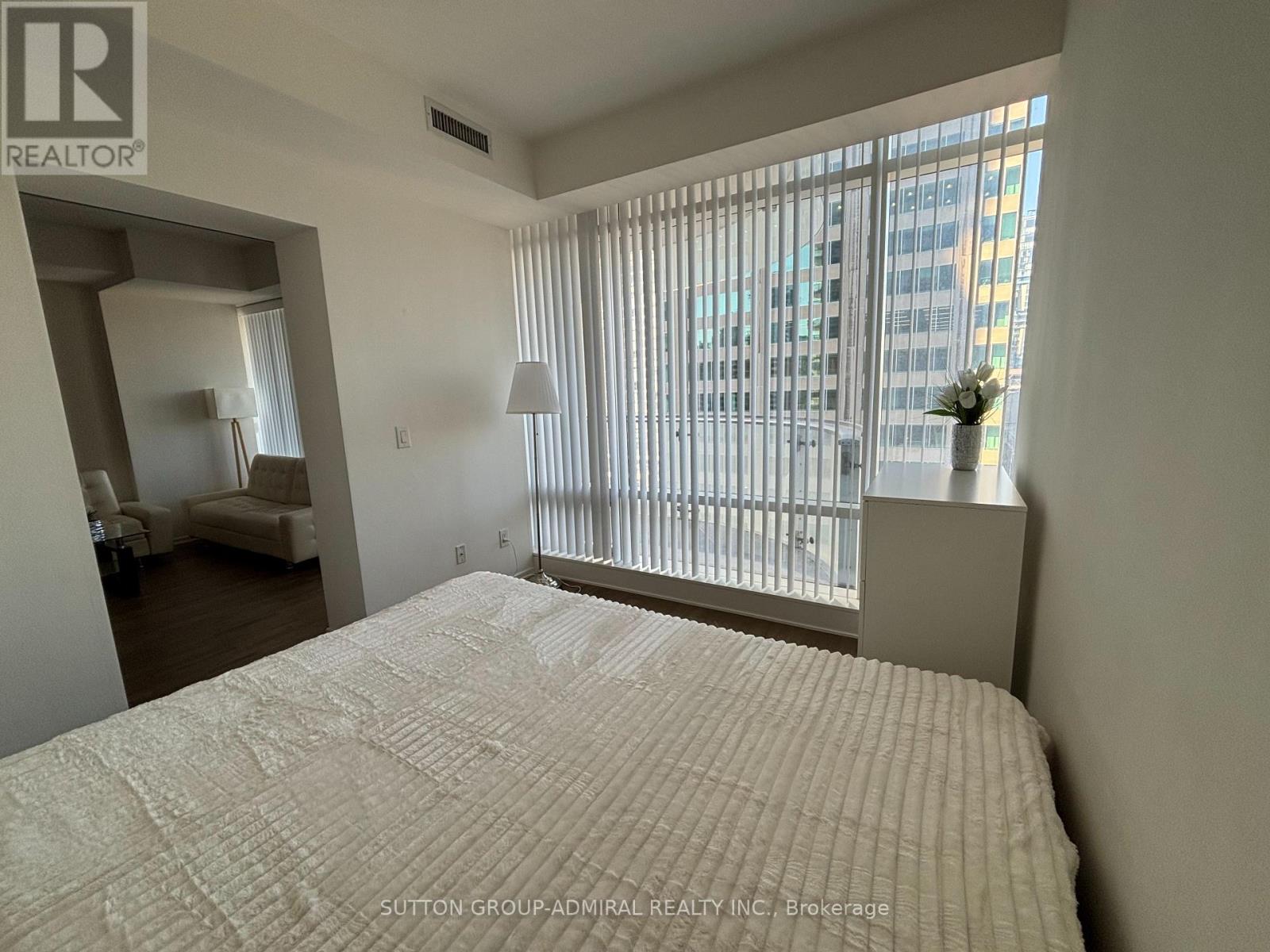1012 - 1 Bloor Street E, Toronto, Ontario  M4W 1A3 - Photo 16 - C12454078