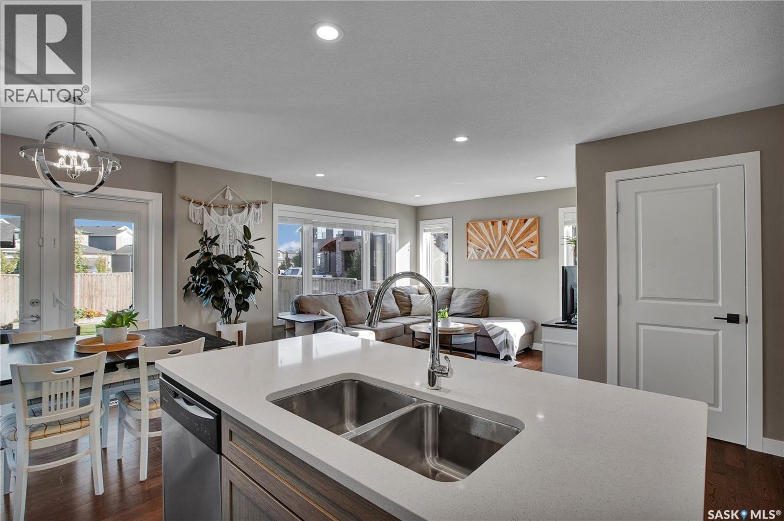 251 Underhill Way, Saskatoon, Saskatchewan  S7V 0M9 - Photo 4 - SK020511