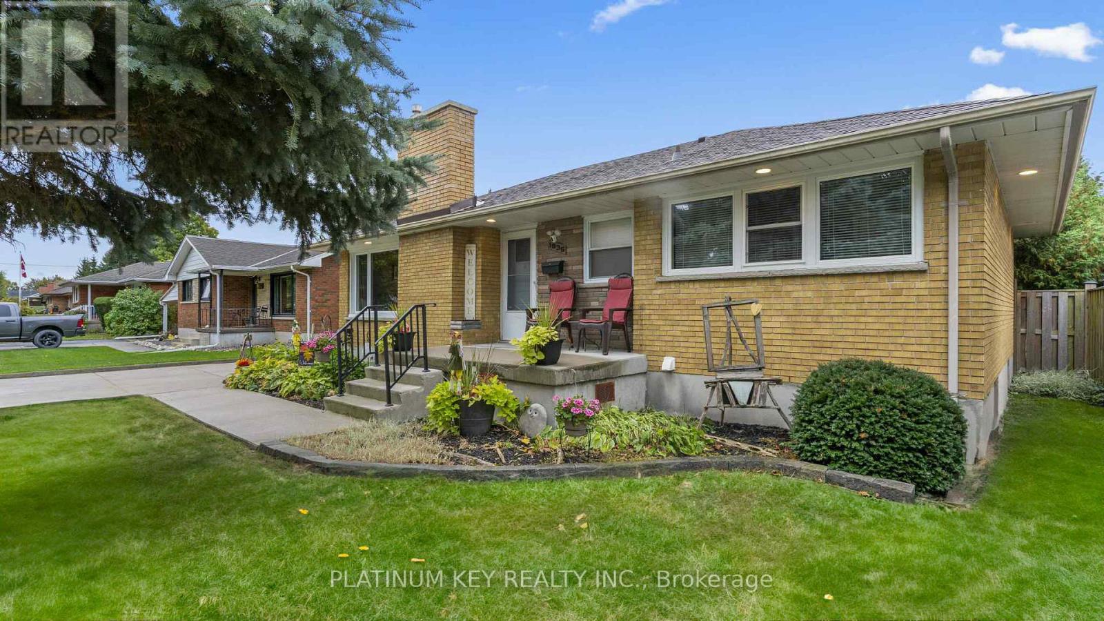 1935 Royal Crescent, London East, Ontario  N5V 1N6 - Photo 3 - X12452199