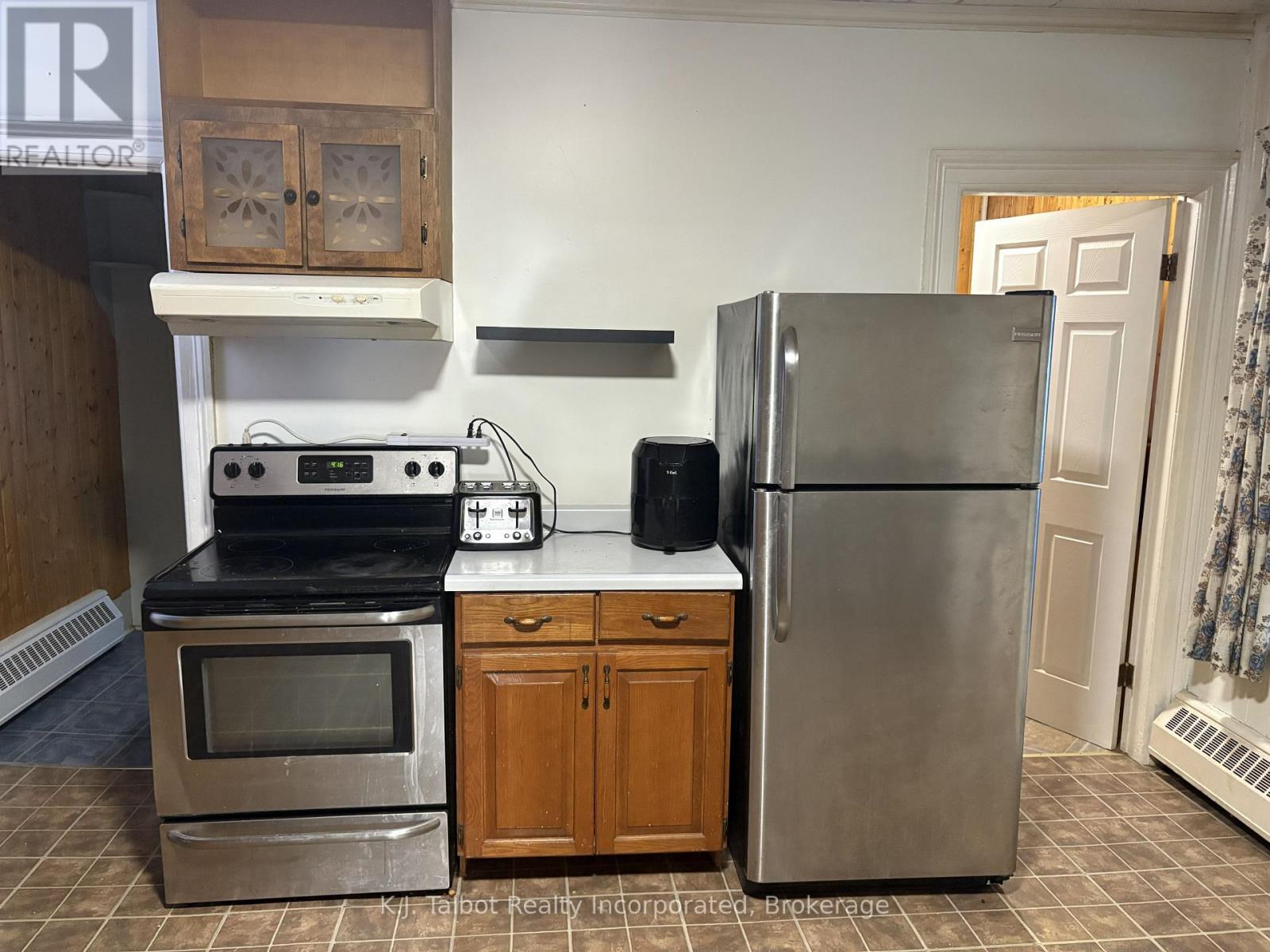 10 West William Street, Huron East (Seaforth), Ontario  N0K 1W0 - Photo 11 - X12454245