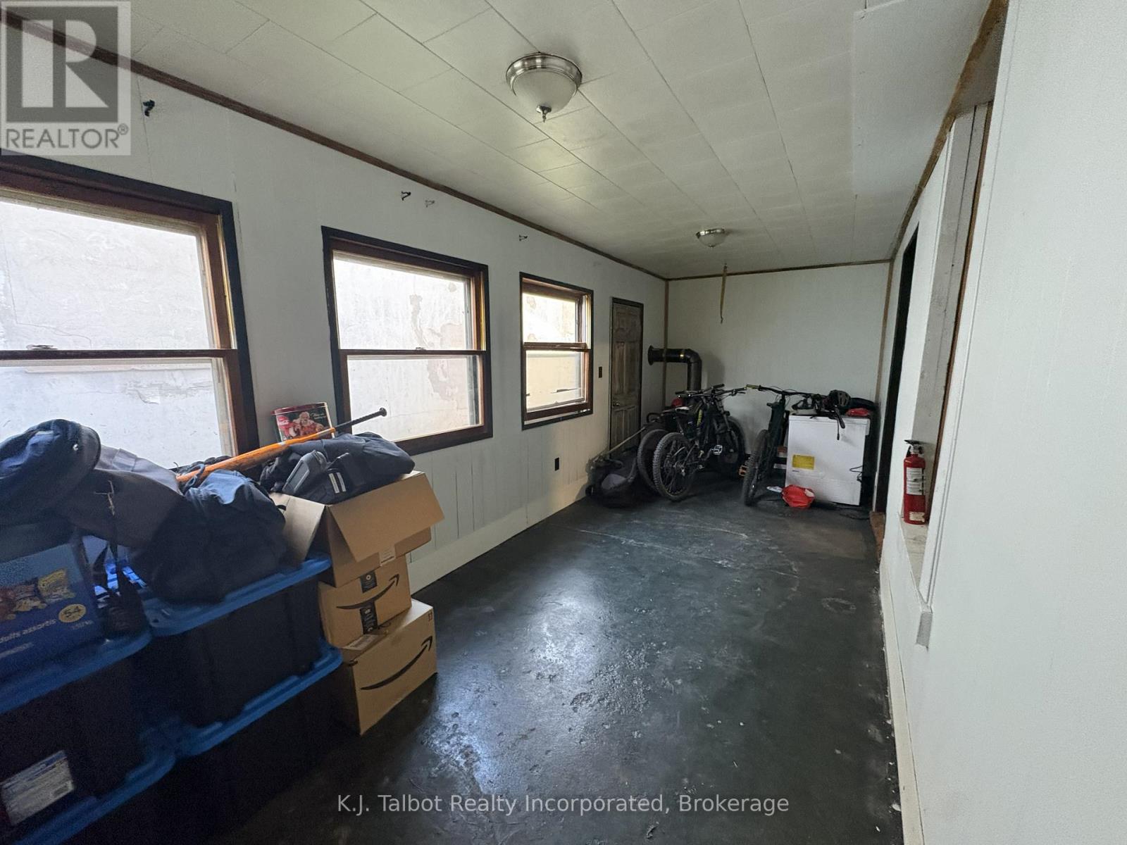 10 West William Street, Huron East (Seaforth), Ontario  N0K 1W0 - Photo 16 - X12454245