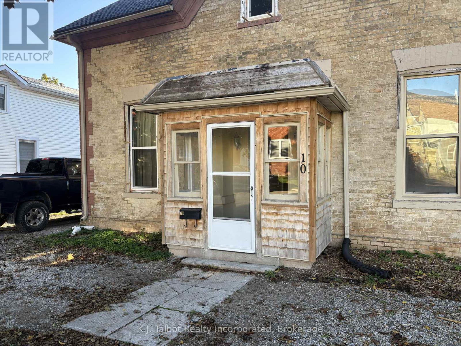 10 West William Street, Huron East (Seaforth), Ontario  N0K 1W0 - Photo 2 - X12454245