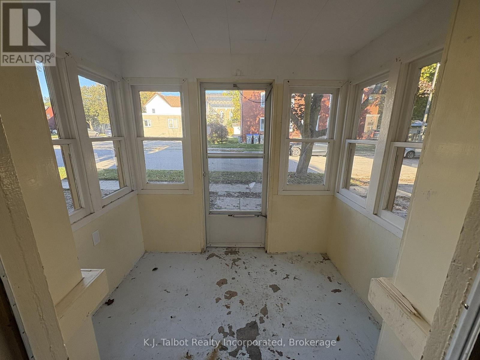 10 West William Street, Huron East (Seaforth), Ontario  N0K 1W0 - Photo 3 - X12454245