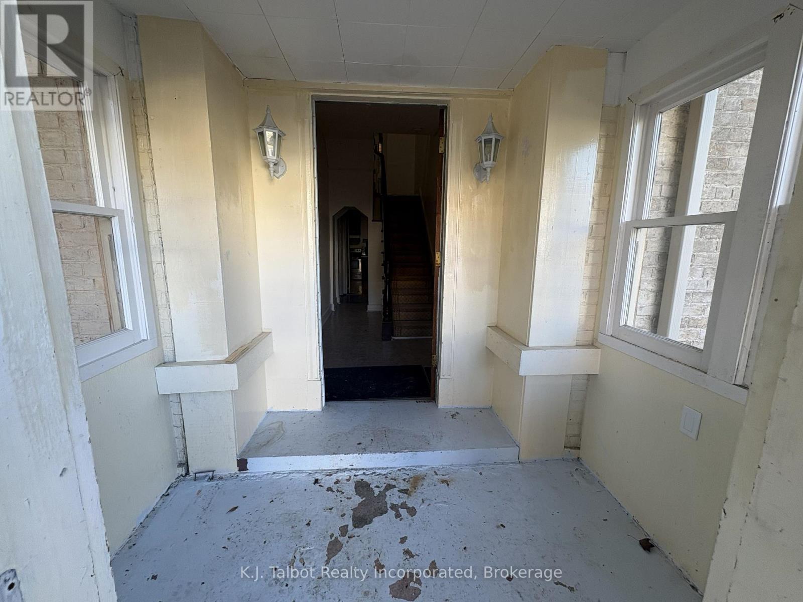 10 West William Street, Huron East (Seaforth), Ontario  N0K 1W0 - Photo 4 - X12454245