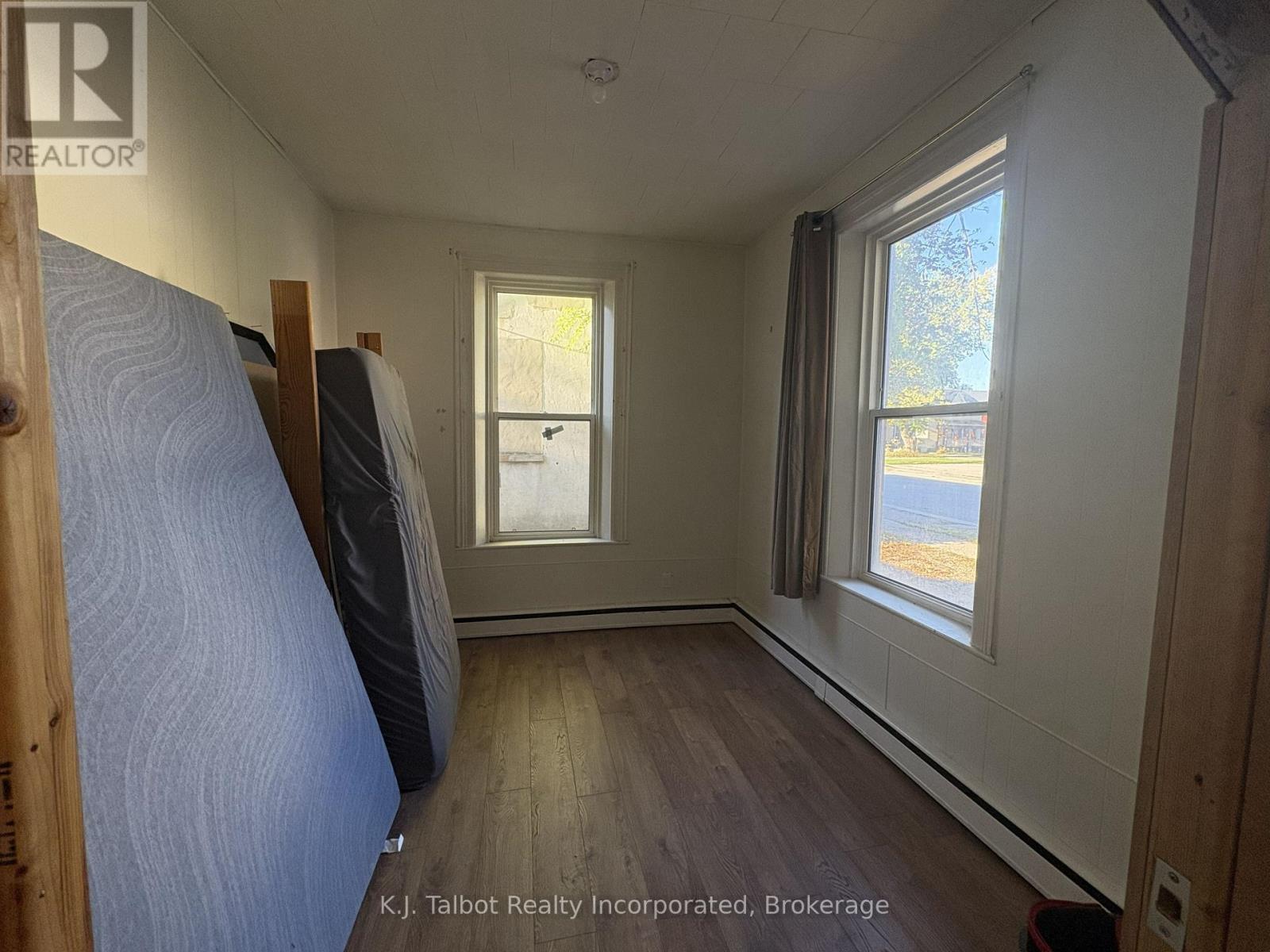 10 West William Street, Huron East (Seaforth), Ontario  N0K 1W0 - Photo 6 - X12454245
