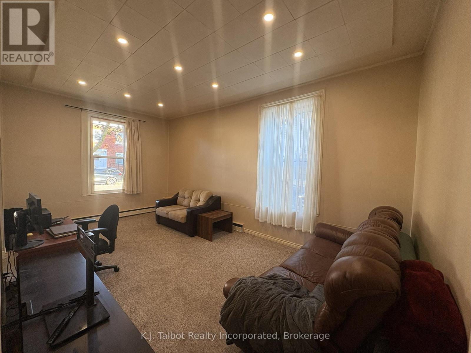 10 West William Street, Huron East (Seaforth), Ontario  N0K 1W0 - Photo 7 - X12454245