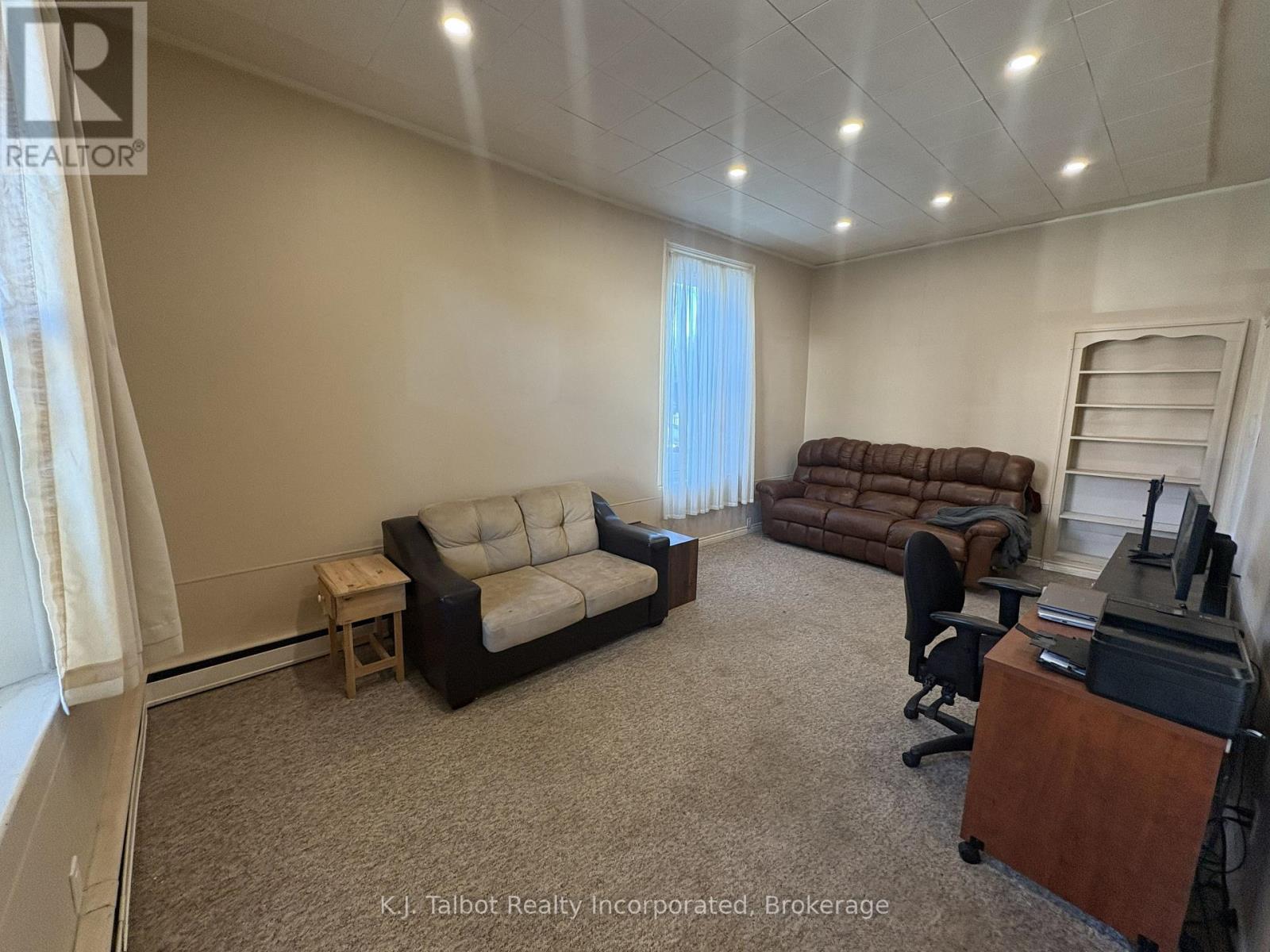 10 West William Street, Huron East (Seaforth), Ontario  N0K 1W0 - Photo 8 - X12454245