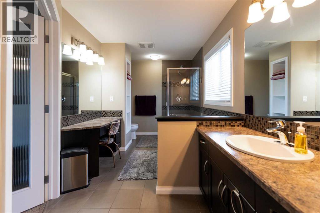 733 Twinriver Loop W, Lethbridge, Alberta  T1J 5E1 - Photo 38 - A2257784