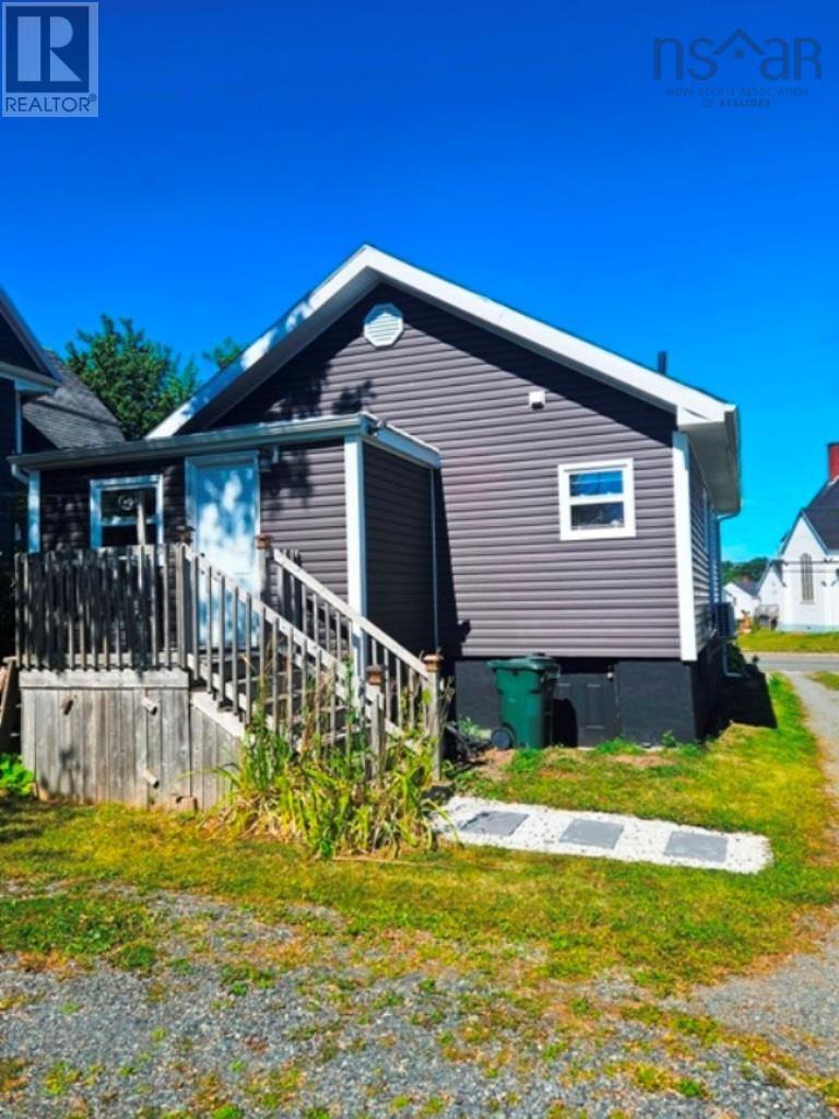 366 Whitney Avenue, Sydney, Nova Scotia  B1P 5A7 - Photo 4 - 202521660