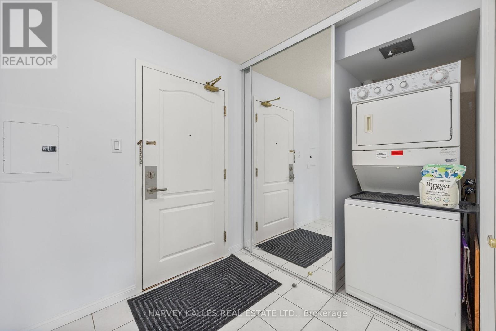 302 - 18 Wanless Avenue, Toronto, Ontario  M4N 3R9 - Photo 2 - C12453824