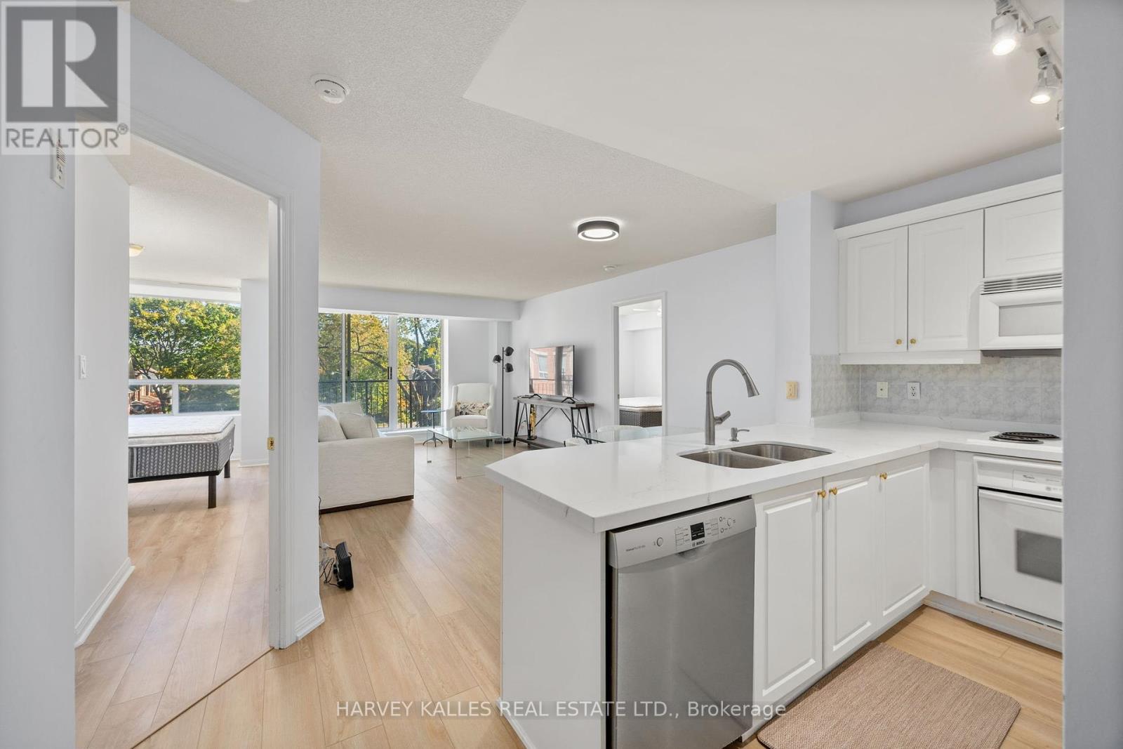 302 - 18 Wanless Avenue, Toronto, Ontario  M4N 3R9 - Photo 4 - C12453824