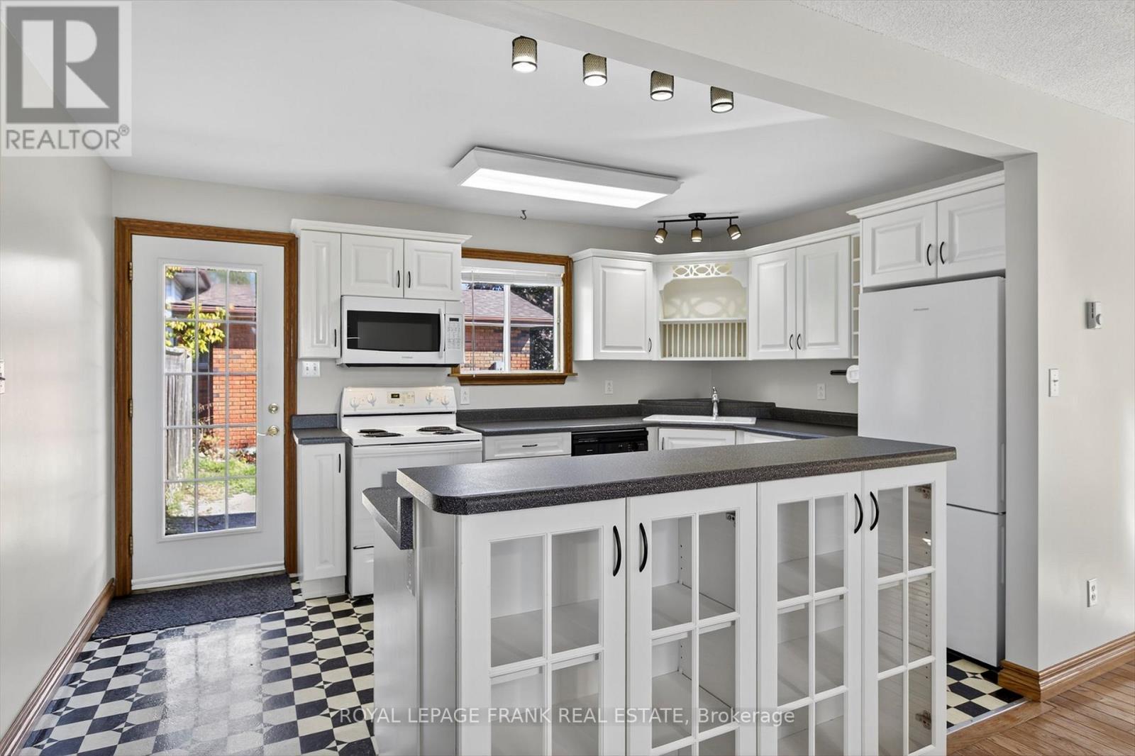 20 Colbourne St Street, Selwyn, Ontario  K0L 2H0 - Photo 14 - X12454242