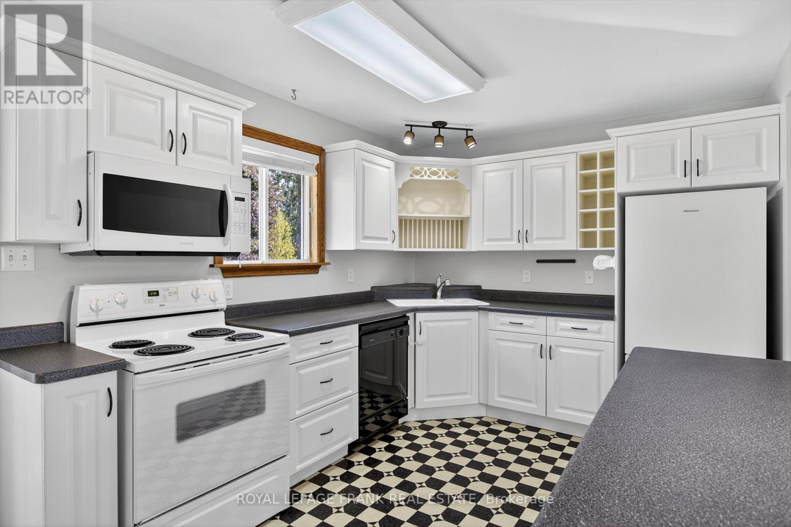 20 Colbourne St Street, Selwyn, Ontario  K0L 2H0 - Photo 15 - X12454242