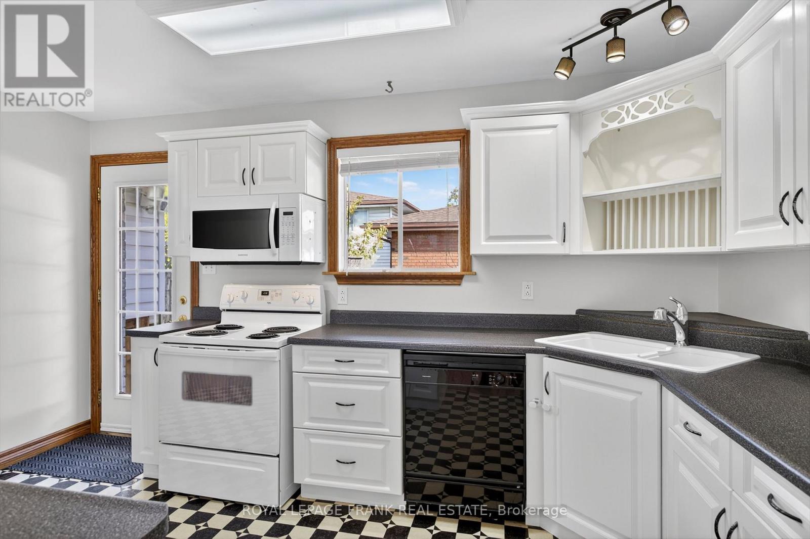 20 Colbourne St Street, Selwyn, Ontario  K0L 2H0 - Photo 17 - X12454242
