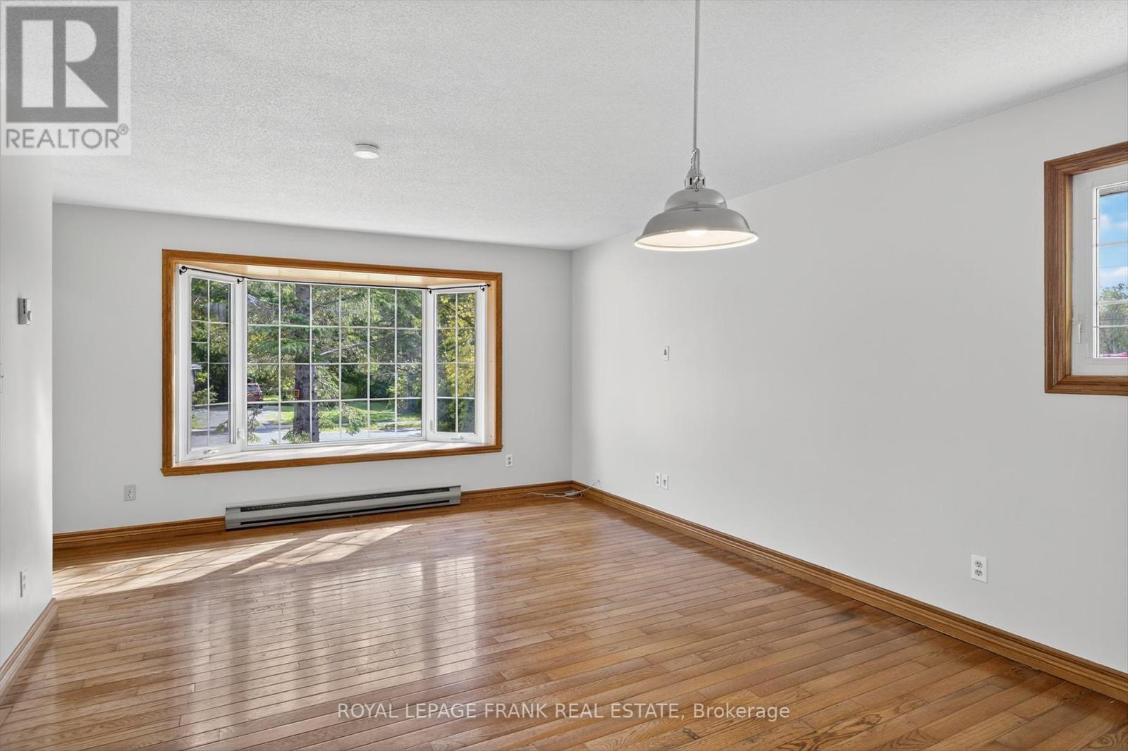 20 Colbourne St Street, Selwyn, Ontario  K0L 2H0 - Photo 8 - X12454242