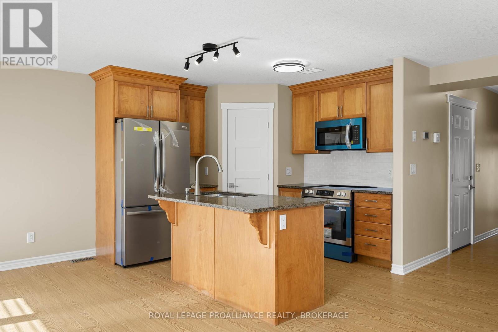 909 Blossom Street, Kingston, Ontario  K7P 0N2 - Photo 8 - X12454209