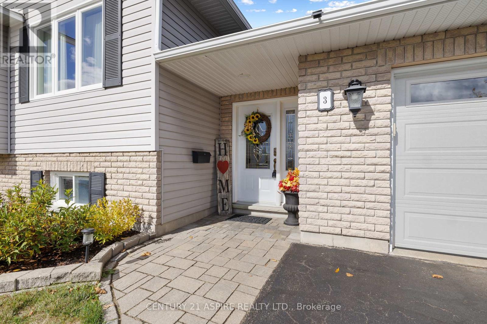 3 Morning Star Street, Petawawa, Ontario  K8H 0A1 - Photo 3 - X12453324