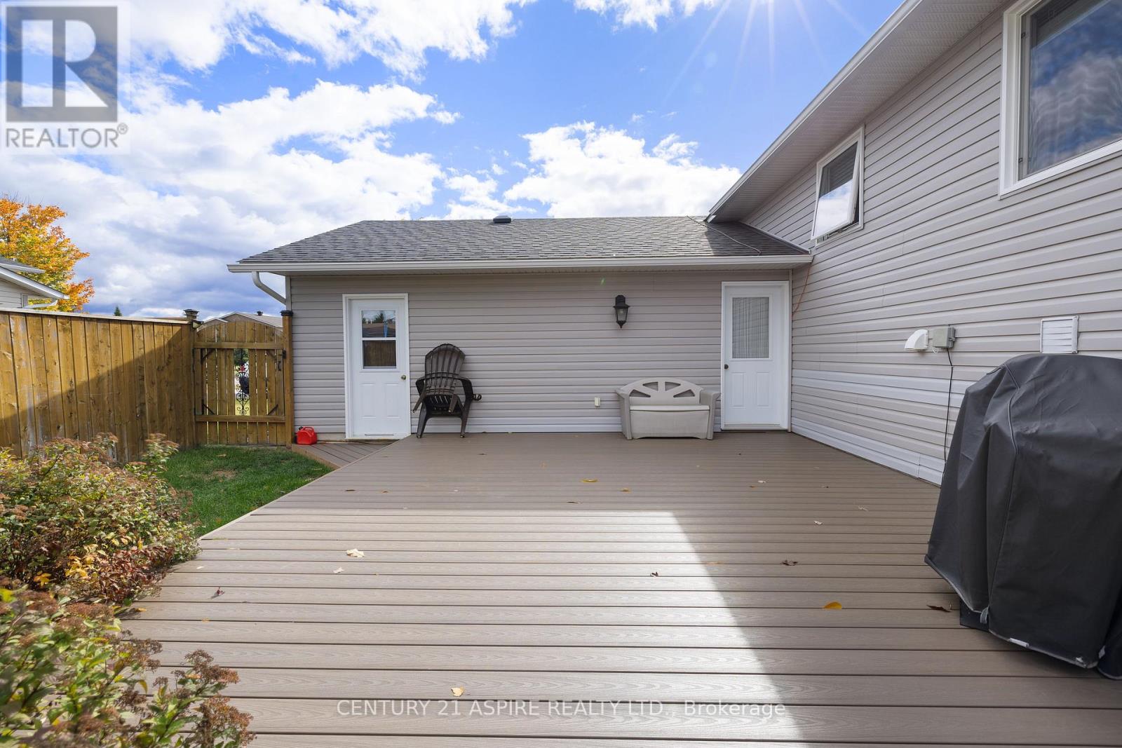 3 Morning Star Street, Petawawa, Ontario  K8H 0A1 - Photo 35 - X12453324