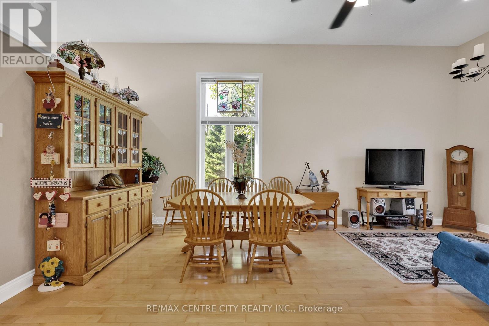 25181 Gray Line, West Elgin, Ontario  N0L 2P0 - Photo 11 - X12454199