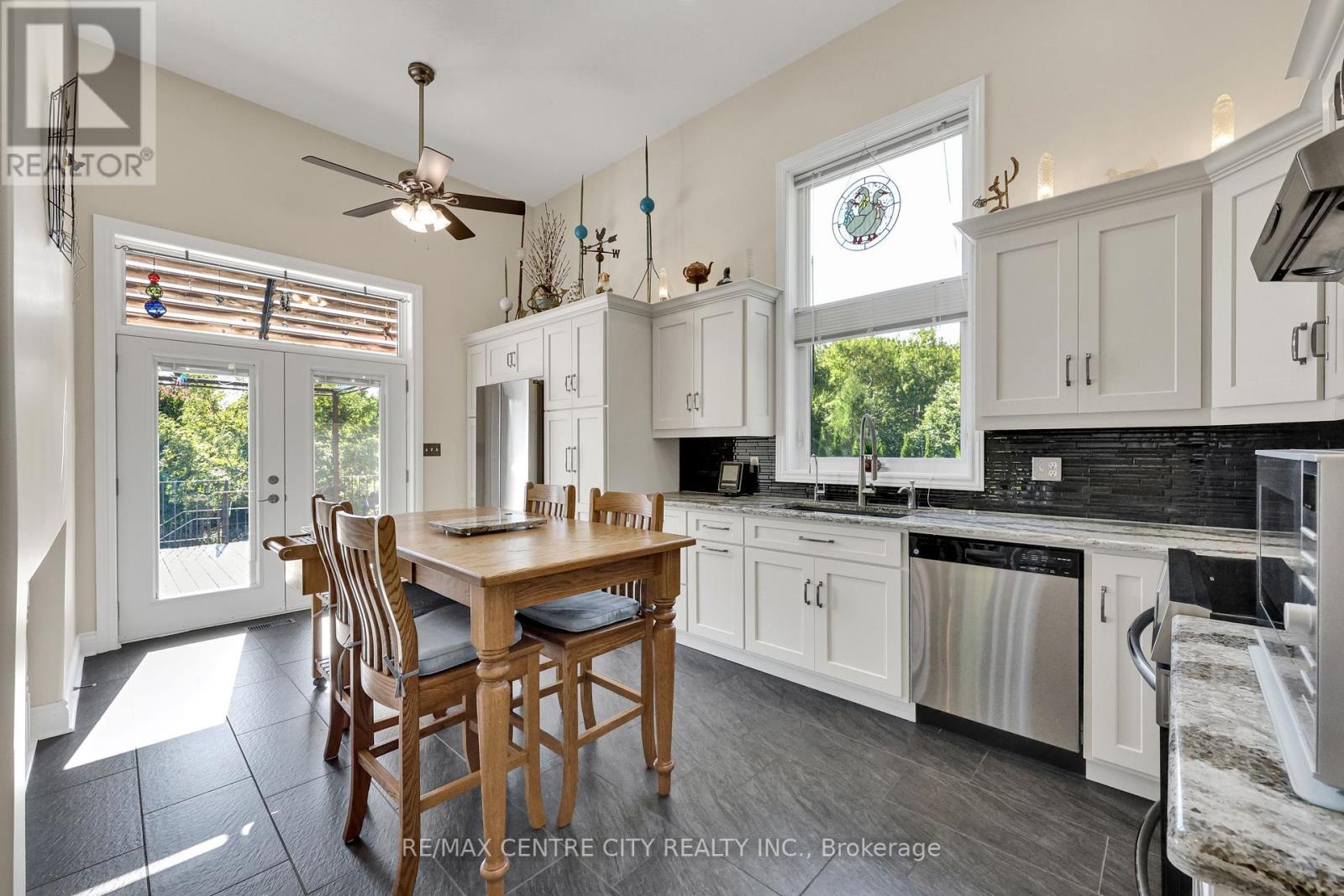 25181 Gray Line, West Elgin, Ontario  N0L 2P0 - Photo 14 - X12454199