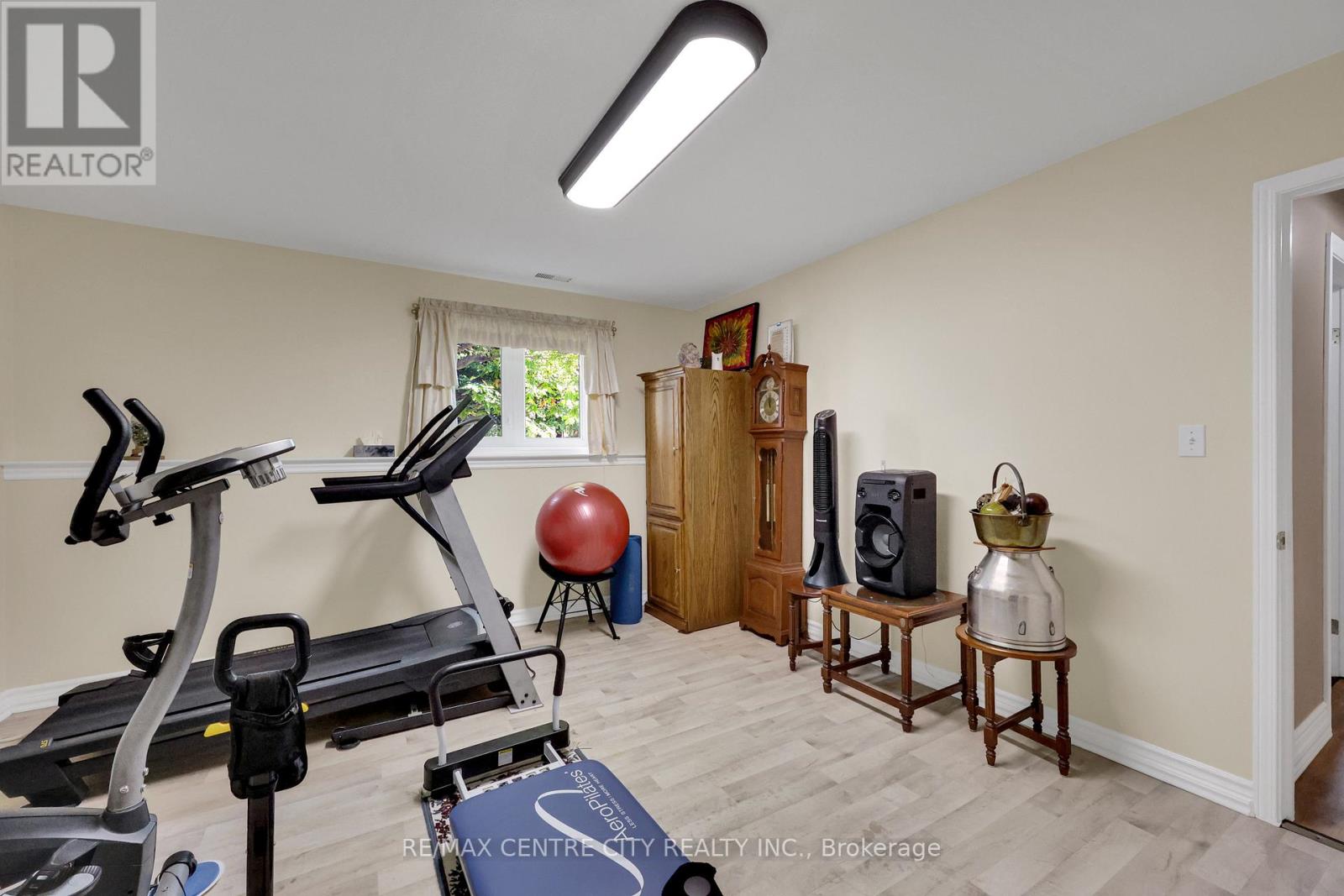 25181 Gray Line, West Elgin, Ontario  N0L 2P0 - Photo 28 - X12454199