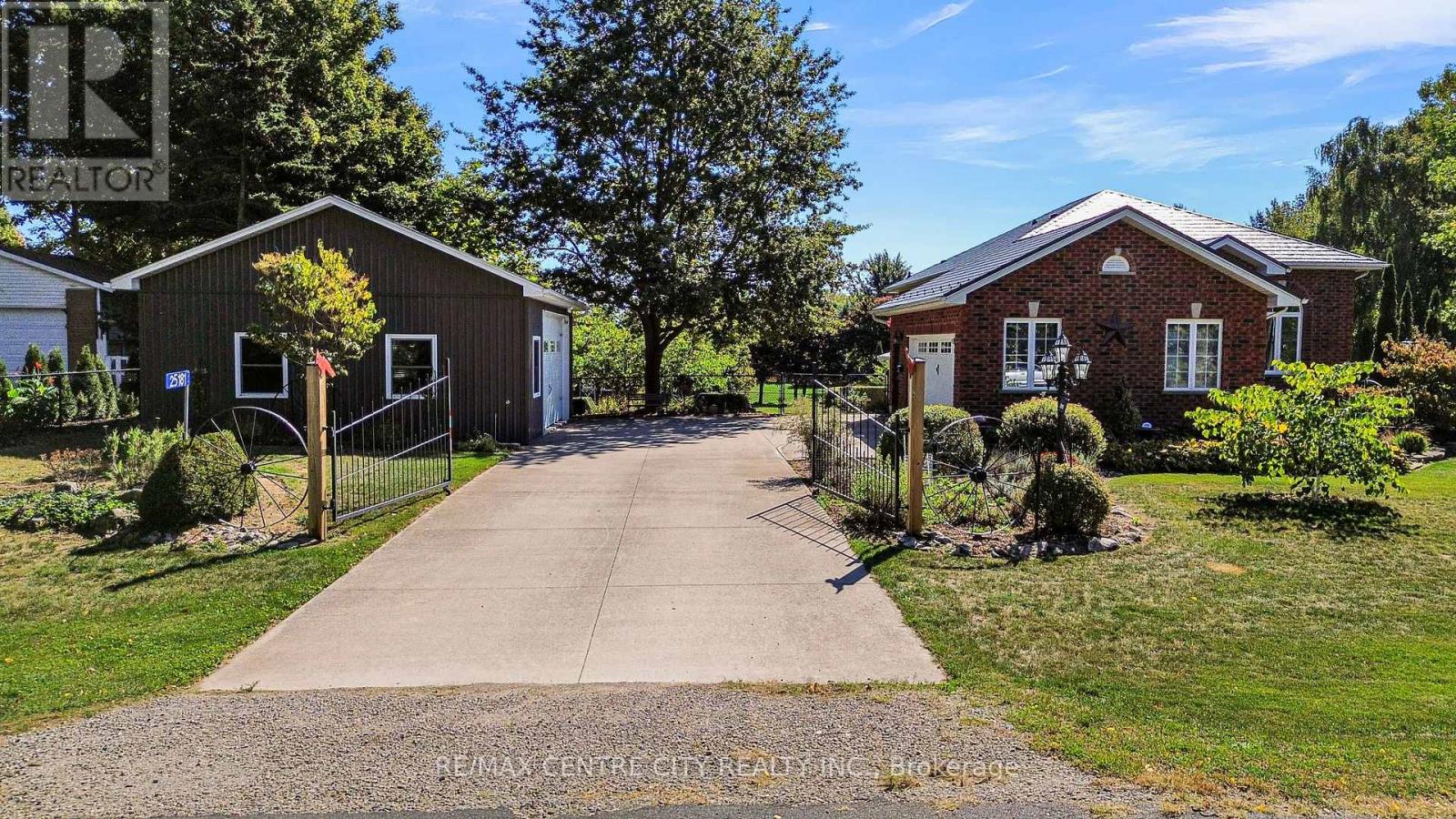 25181 Gray Line, West Elgin, Ontario  N0L 2P0 - Photo 3 - X12454199