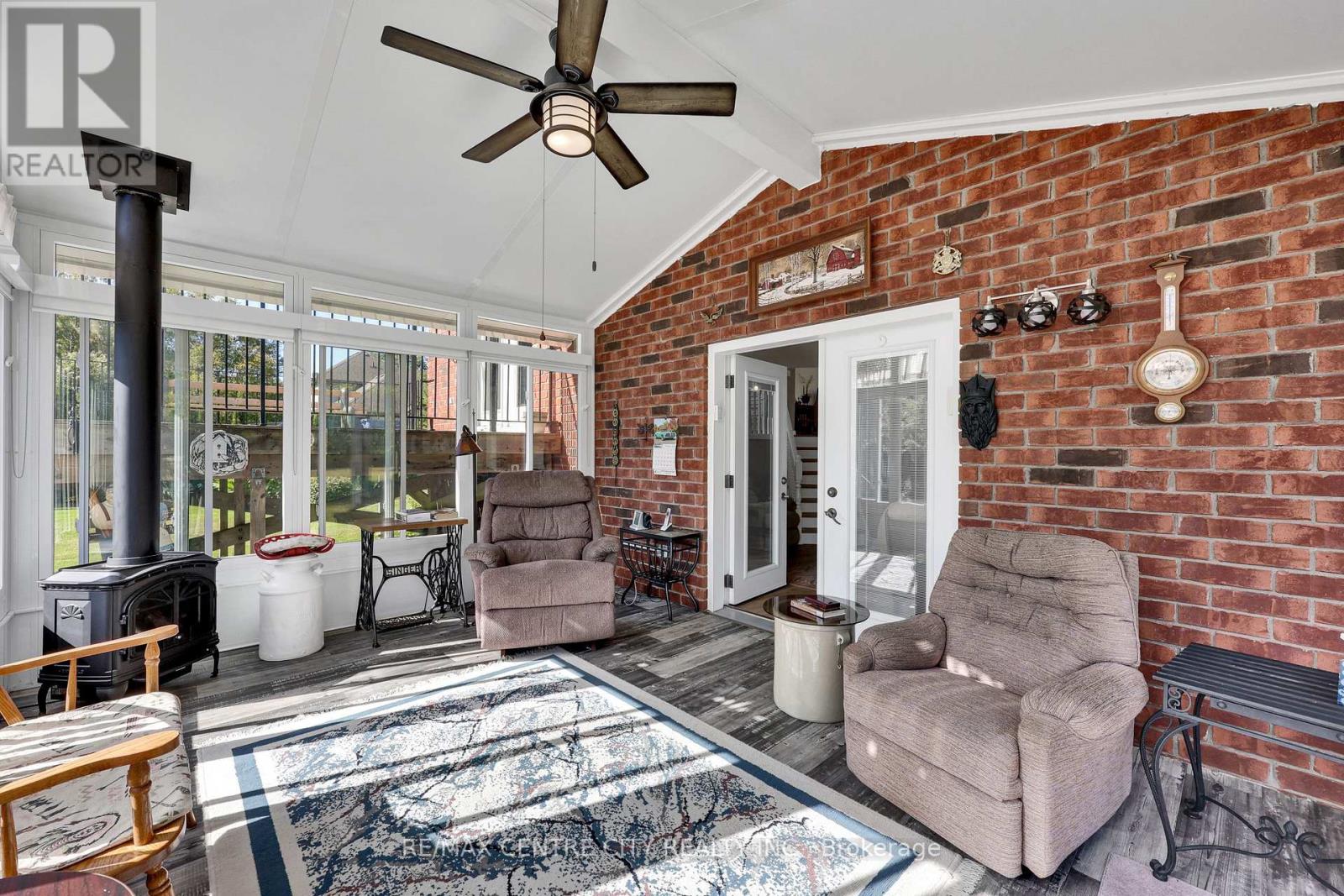 25181 Gray Line, West Elgin, Ontario  N0L 2P0 - Photo 30 - X12454199