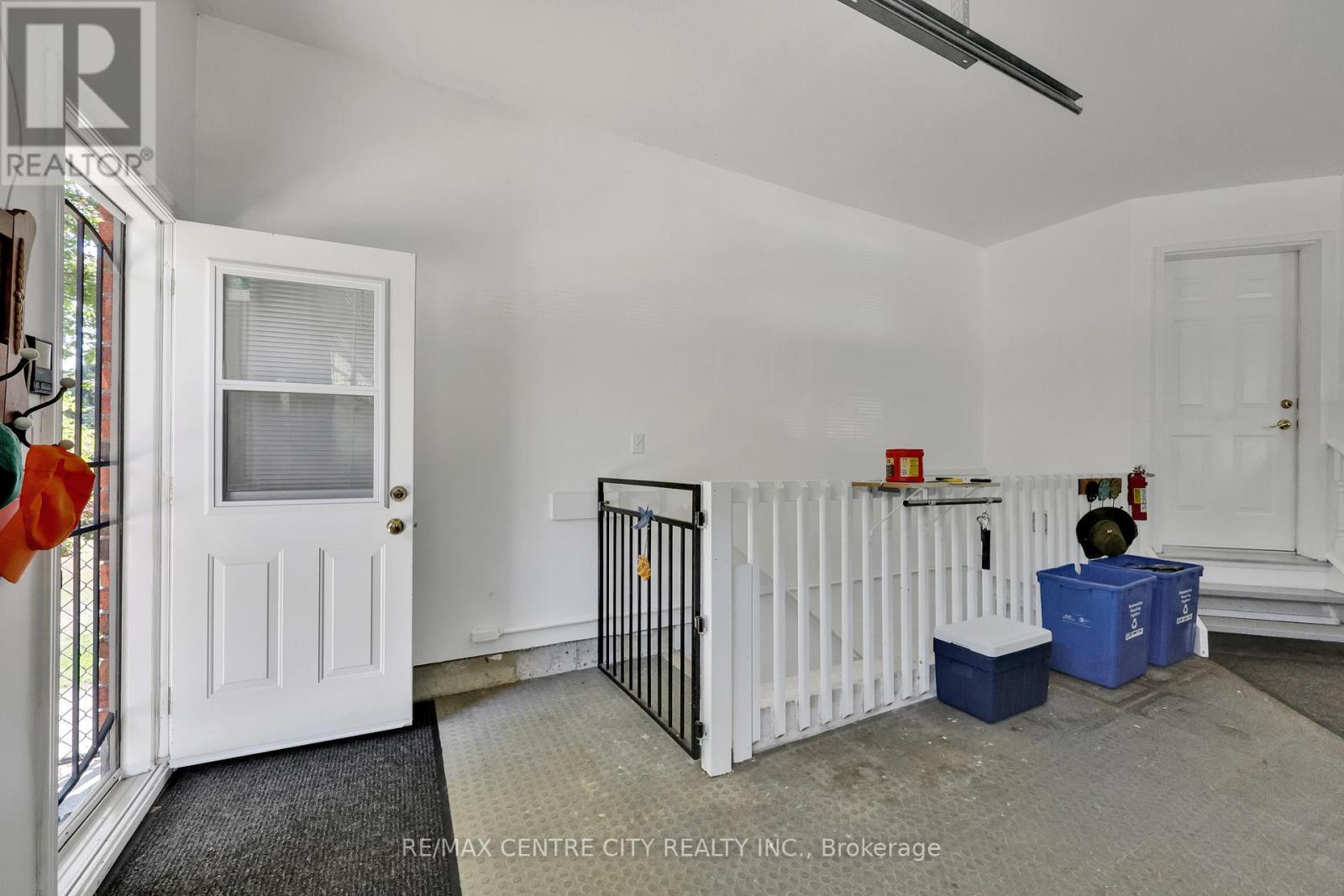 25181 Gray Line, West Elgin, Ontario  N0L 2P0 - Photo 33 - X12454199