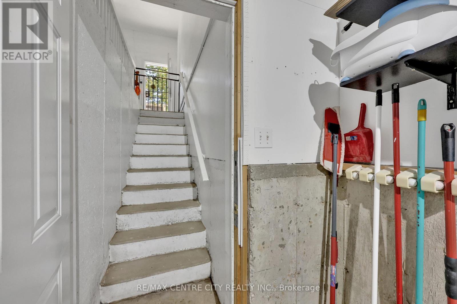 25181 Gray Line, West Elgin, Ontario  N0L 2P0 - Photo 34 - X12454199