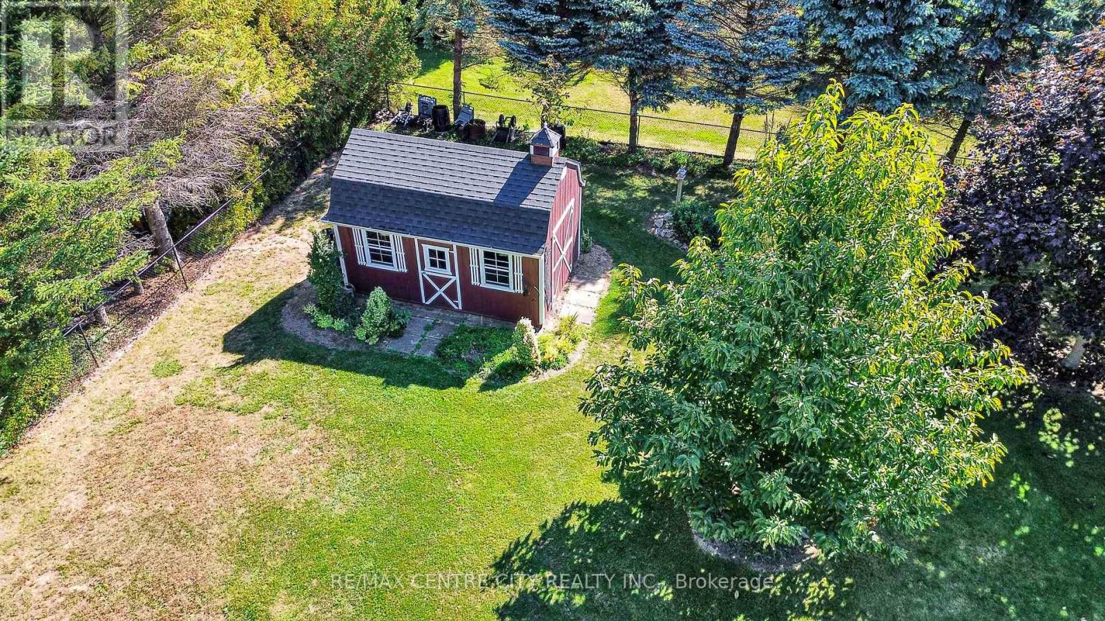 25181 Gray Line, West Elgin, Ontario  N0L 2P0 - Photo 38 - X12454199