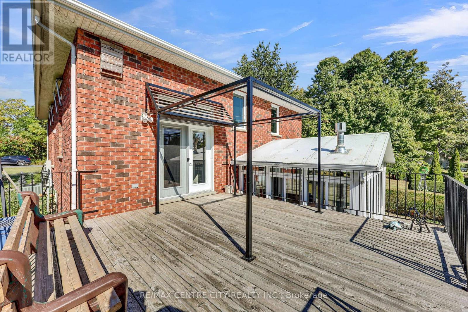 25181 Gray Line, West Elgin, Ontario  N0L 2P0 - Photo 39 - X12454199