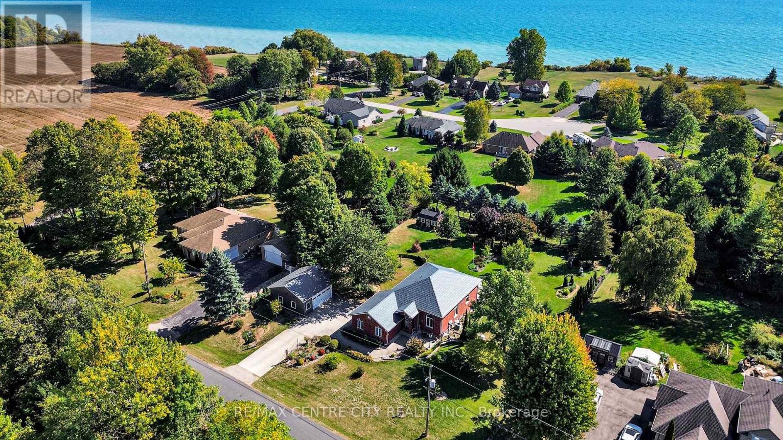 25181 Gray Line, West Elgin, Ontario  N0L 2P0 - Photo 42 - X12454199