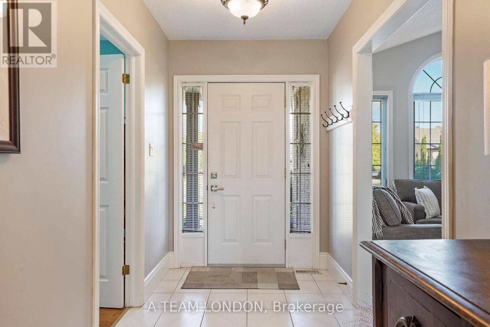 12 Huntington Terrace, St. Thomas, Ontario  N5R 6H1 - Photo 4 - X12454208