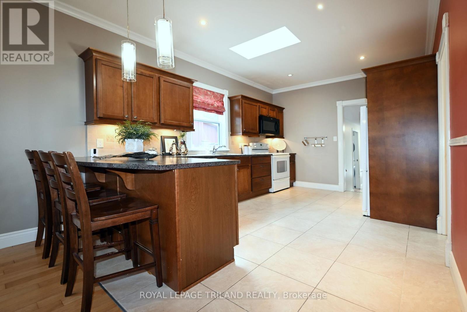 181 Garfield Avenue, London South (South F), Ontario  N6C 2B9 - Photo 10 - X12454318