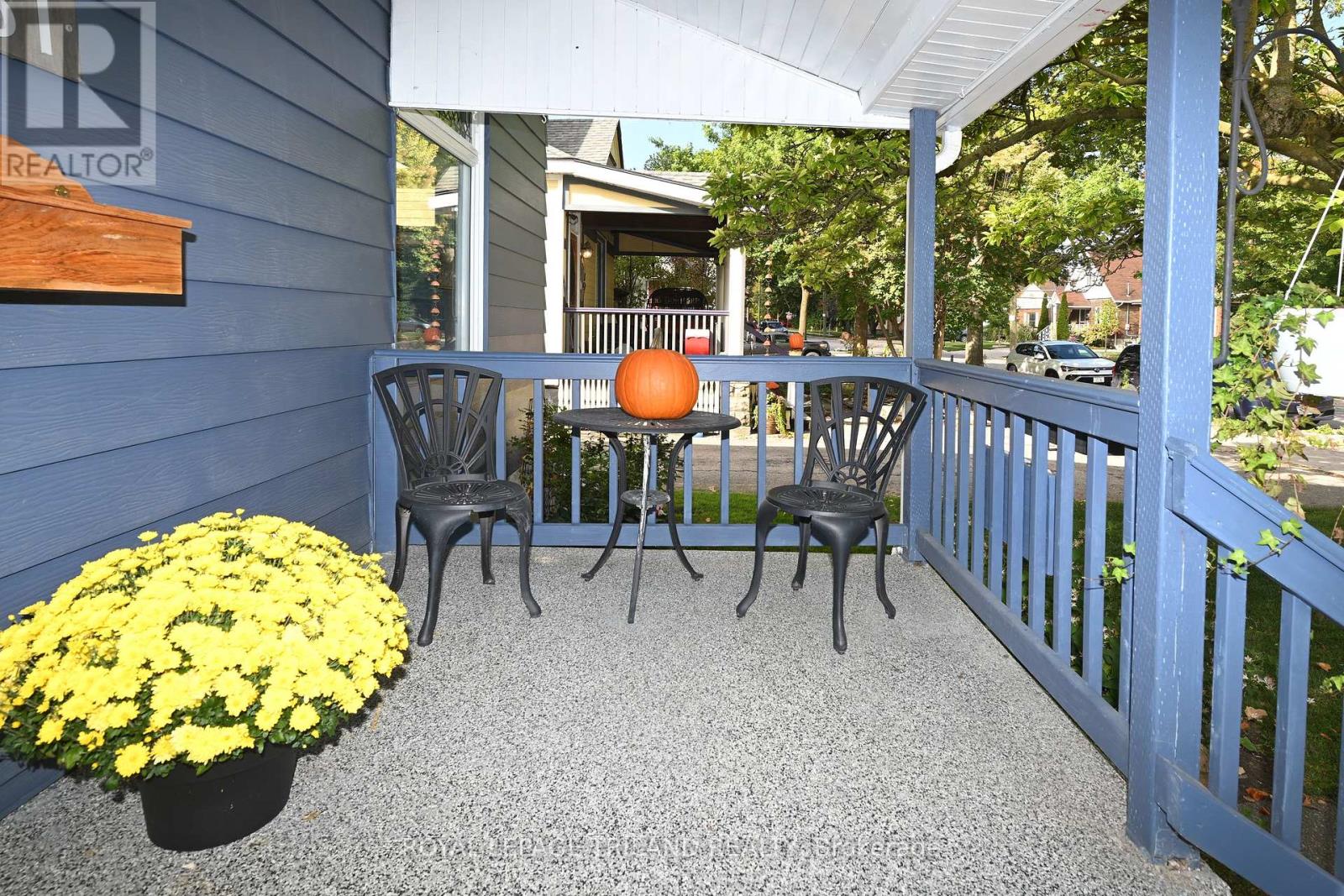 181 Garfield Avenue, London South (South F), Ontario  N6C 2B9 - Photo 4 - X12454318