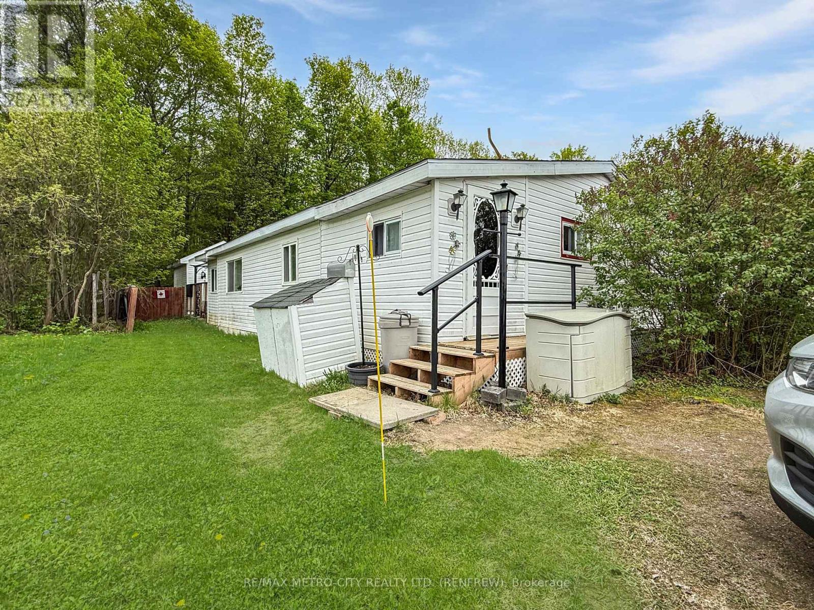 30 Denise Lane, Horton, Ontario  K7V 3Z8 - Photo 2 - X12454193